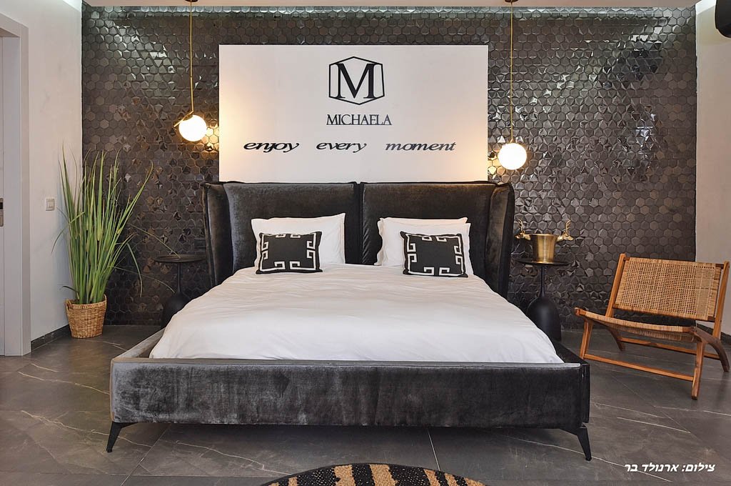 מיכאלה 1 מיכאלה 1