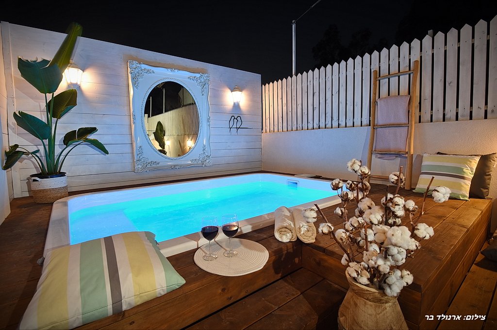 סוויטה עם בריכה