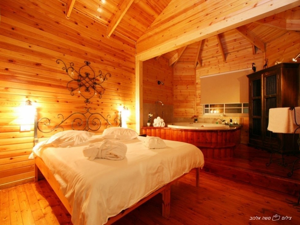 בקתות עץ נועם