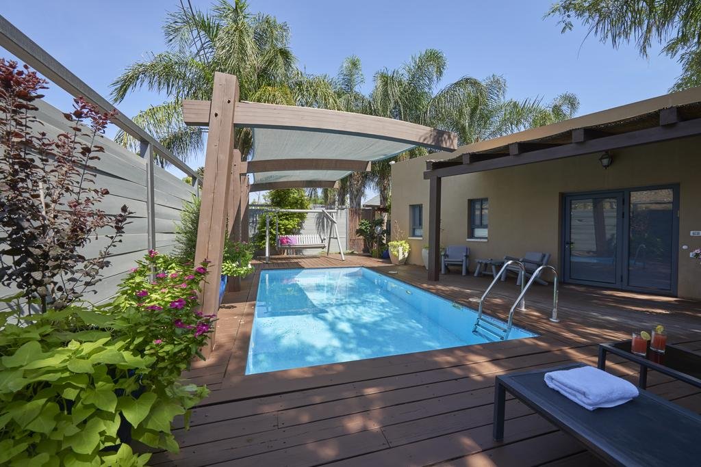 בריכה פרטית