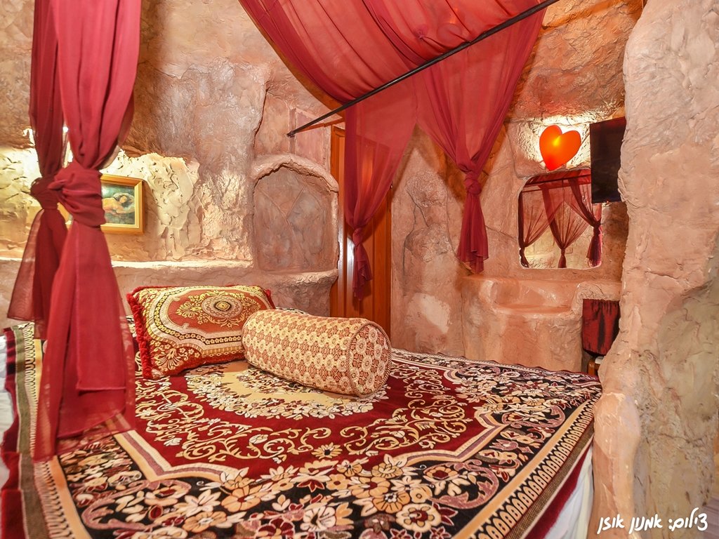 מערת חושניות