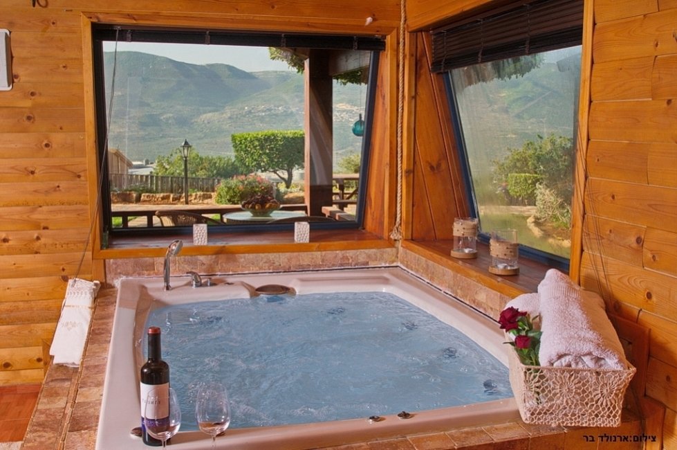 בקתות תכלת וארגמן