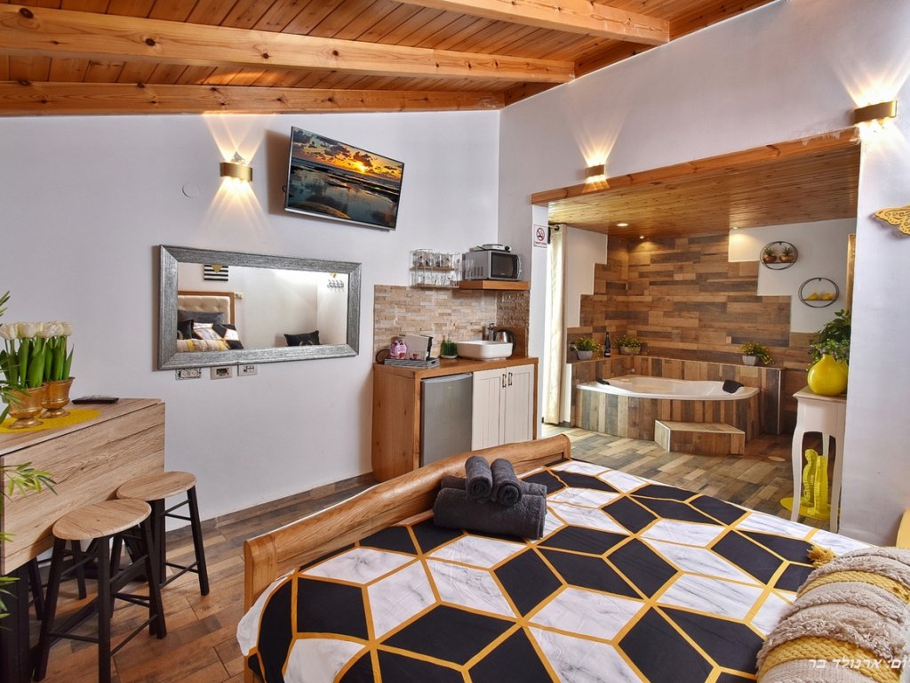 בקתה עם בריכה פרטית