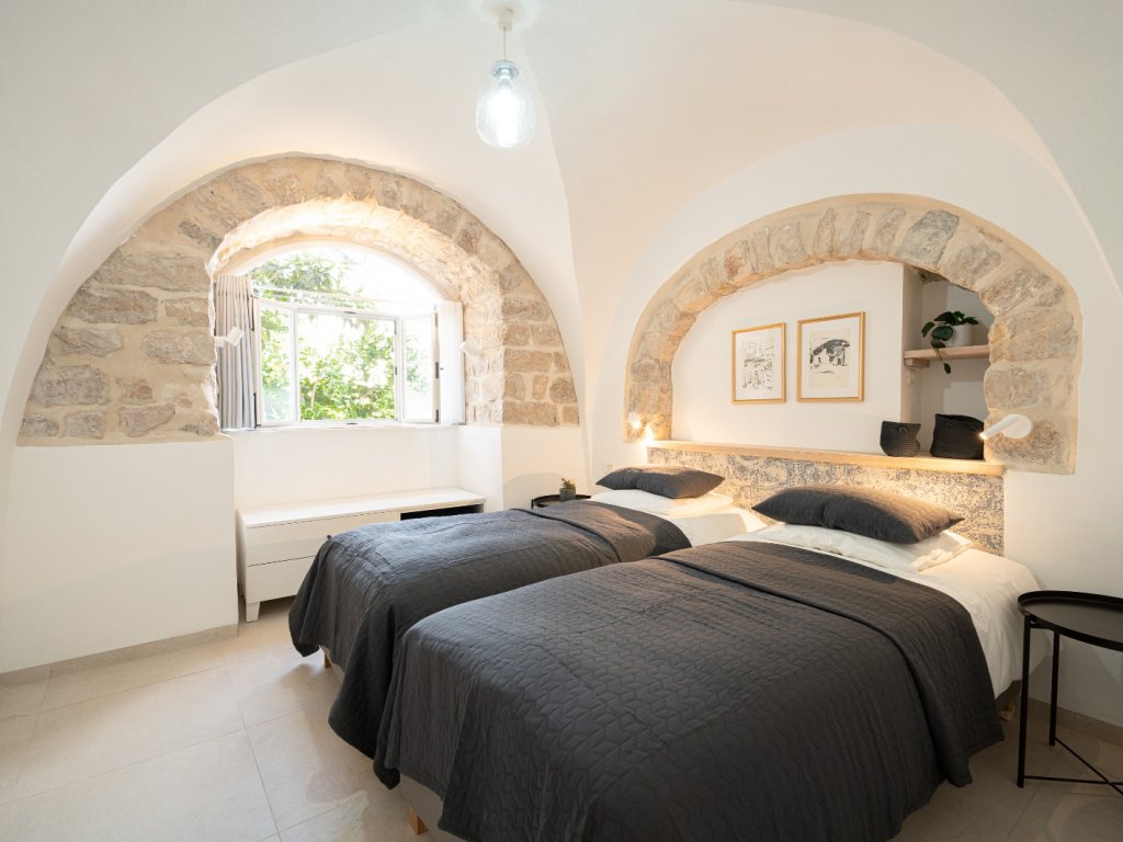 חקל תפוחין 1