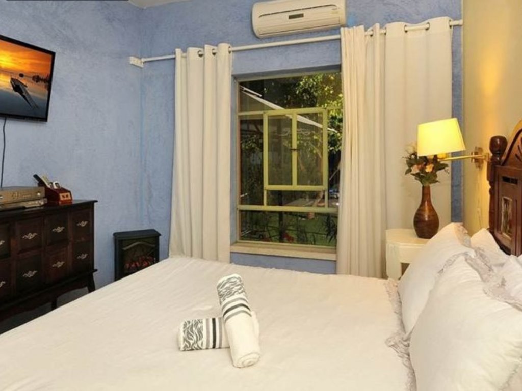 אהבה ולימונים שלוש