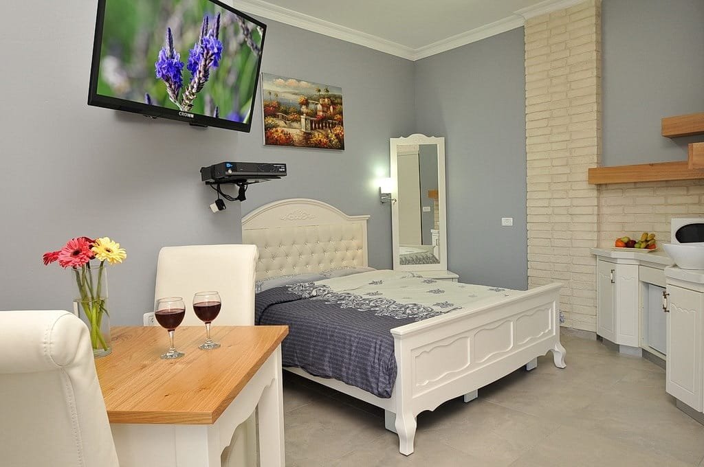 צימר מעל המעיין