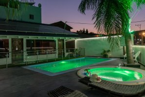 בקתות הזהב מול הכנרת